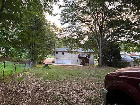 3rd image of 54 Sunny Ln