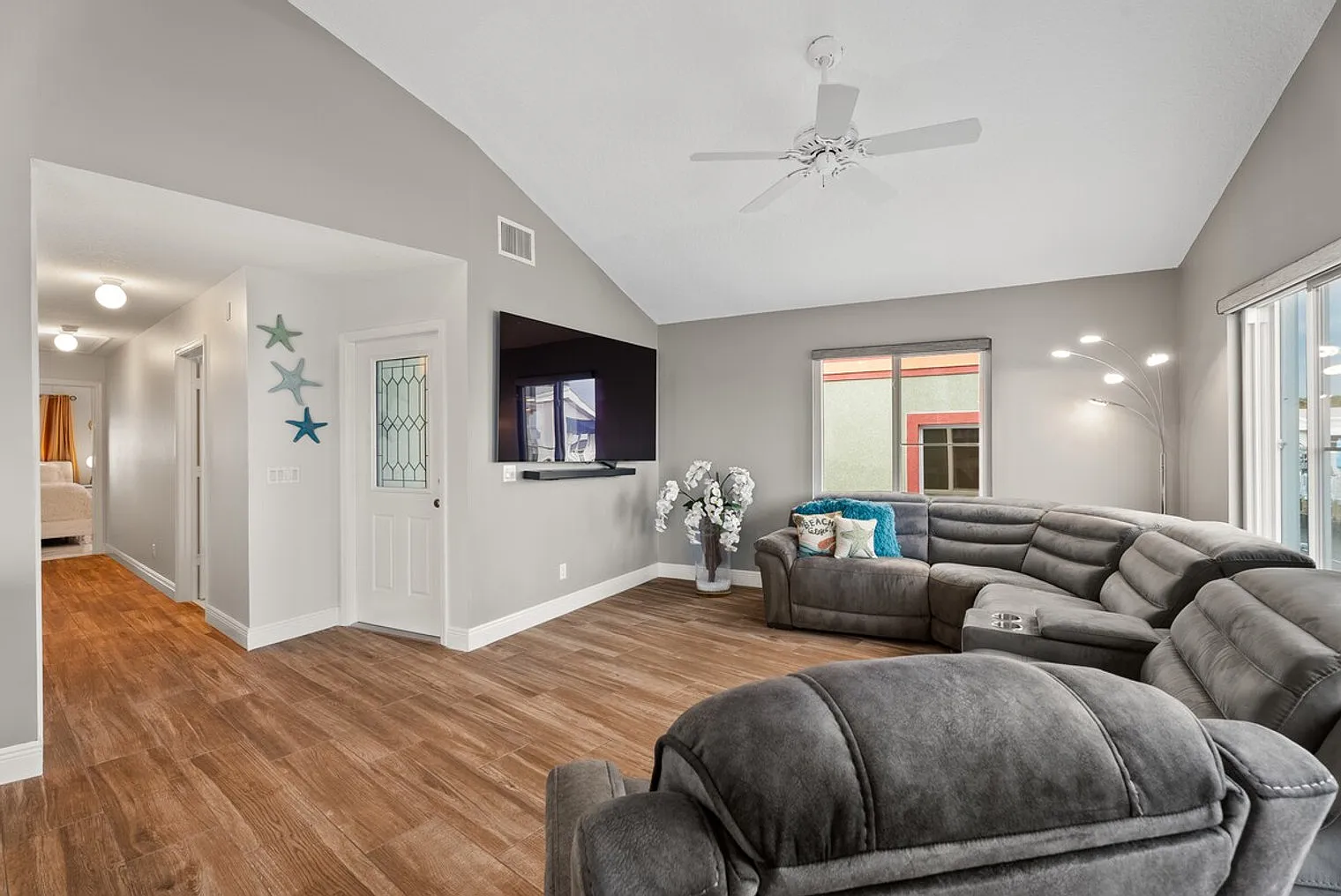 2 bed, 2.0 bath, $6,614 — Photo 2