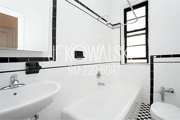 Rented by R New York | media 16