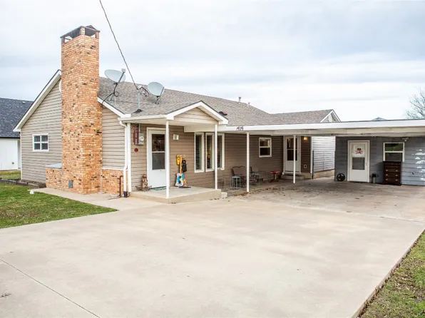 414 N Sycamore St, Muenster, TX 76252