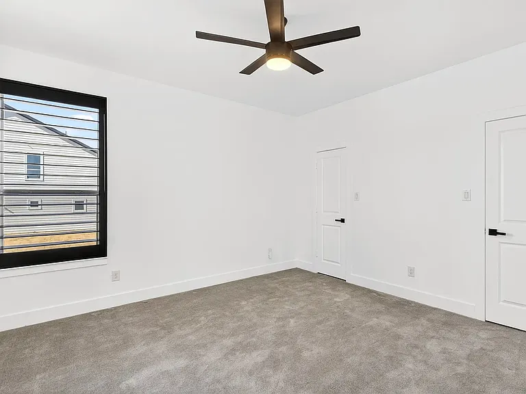531 W Laureland Rd — Photo 30