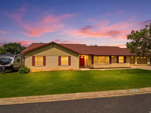 210 POCO VISTA DR, Kerrville, TX 78028