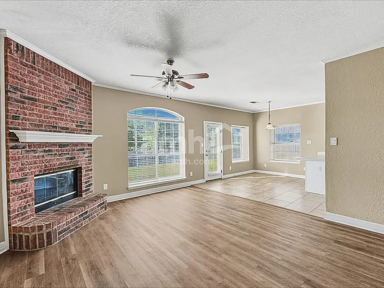 7504 Wood Slope Dr — Photo 6