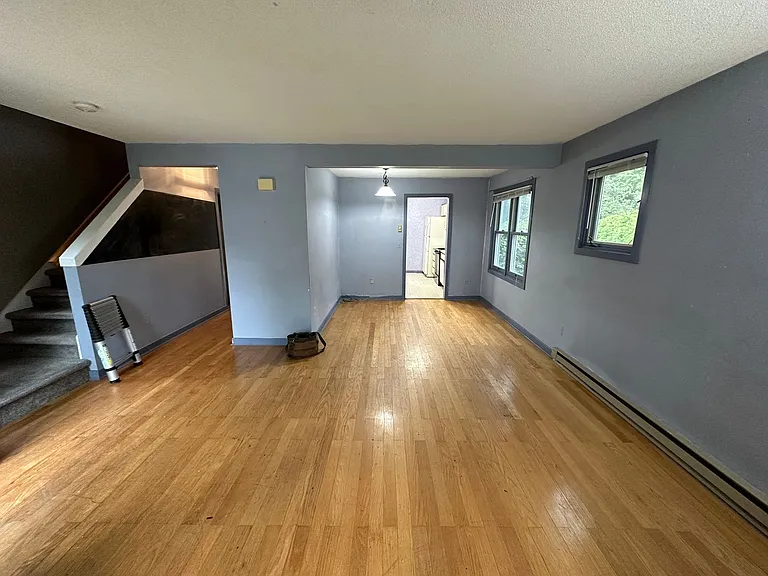 1 Salem Pl — Photo 2