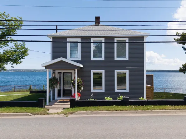 87 Queen St, North Sydney, NS B2A 1A7