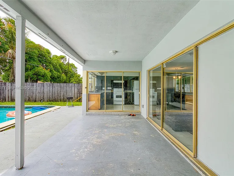 6620 NW 21st Ct — Photo 15