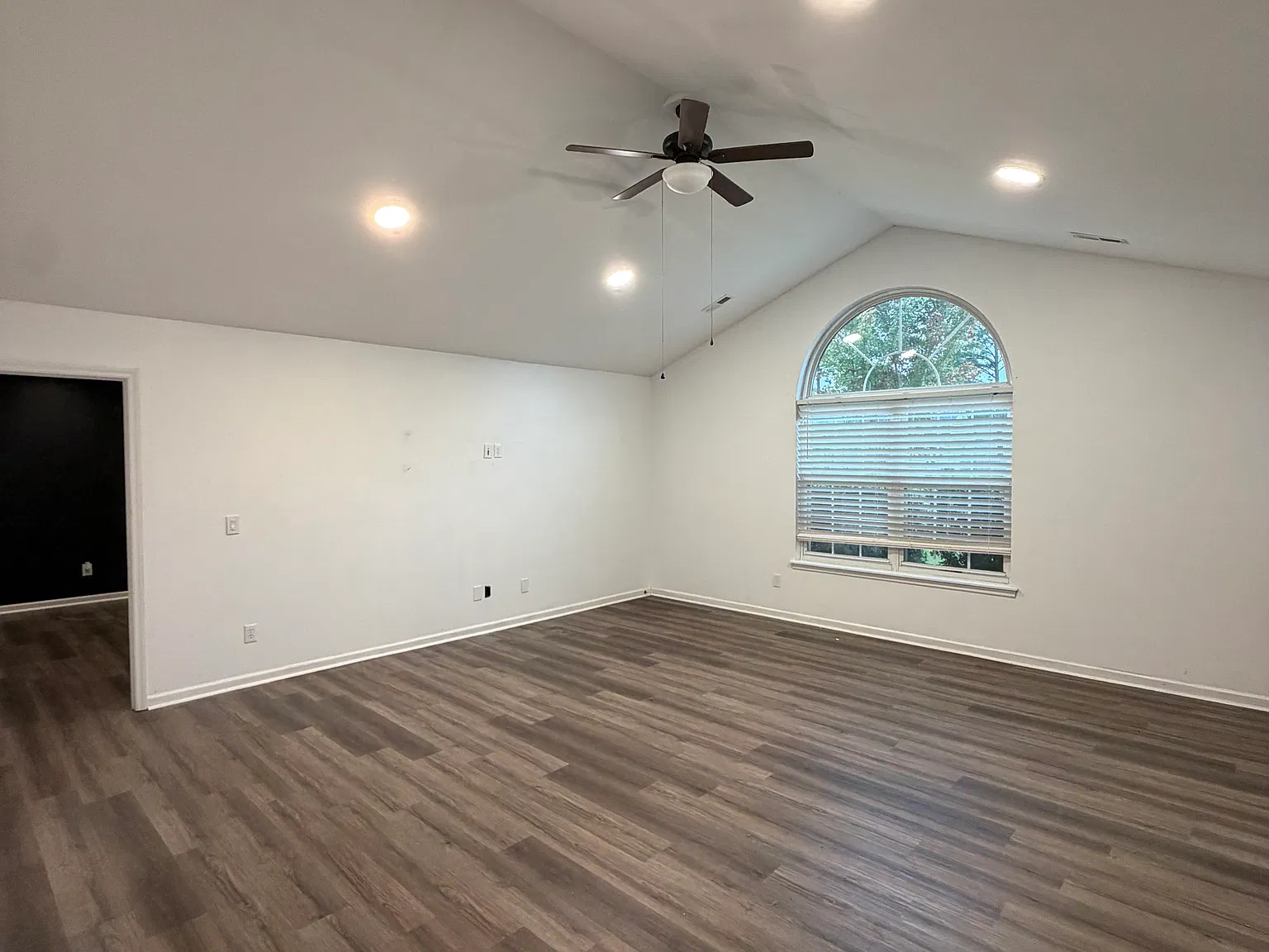 3 bed, 1365 sqft, $2,338 — Photo 3