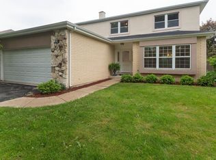 220 Carter Ct, Northbrook, IL