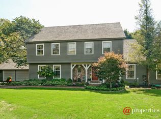 25497 N Cayuga Trl, Lake Barrington, IL 60010