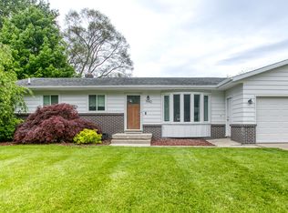 7942 Lamplight Dr, Jenison, MI 49428