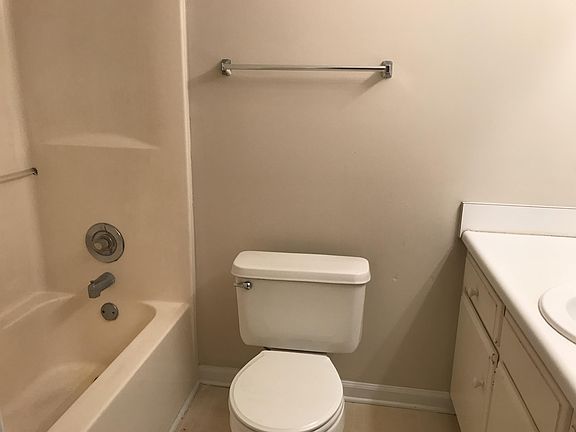 3rd image of 222 Vista Cir