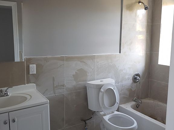 4th image of 113 Seymour Ave #2R