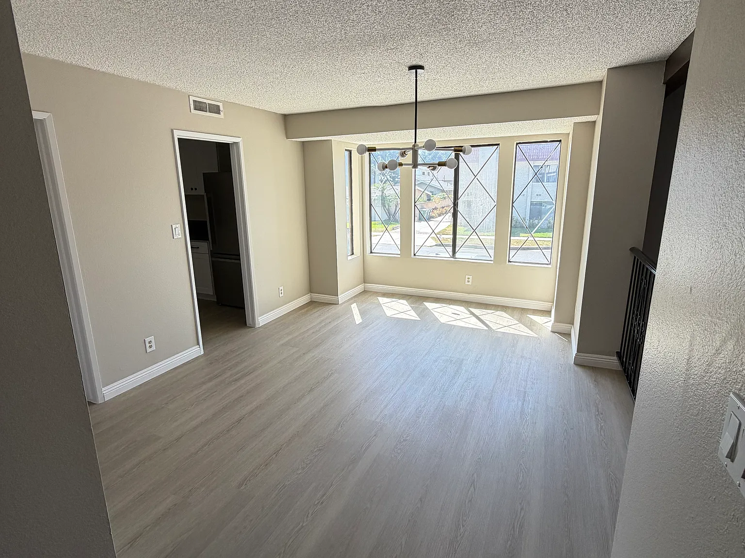 3 bed, 1850 sqft, $4,000 — Photo 2