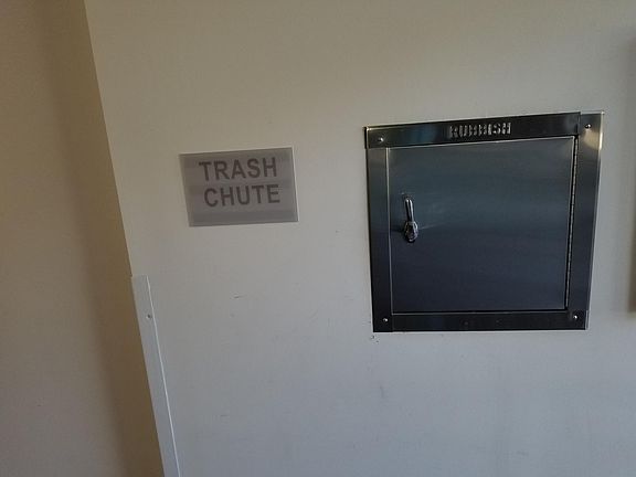 3rd image of 10854 Bloomfield St #101