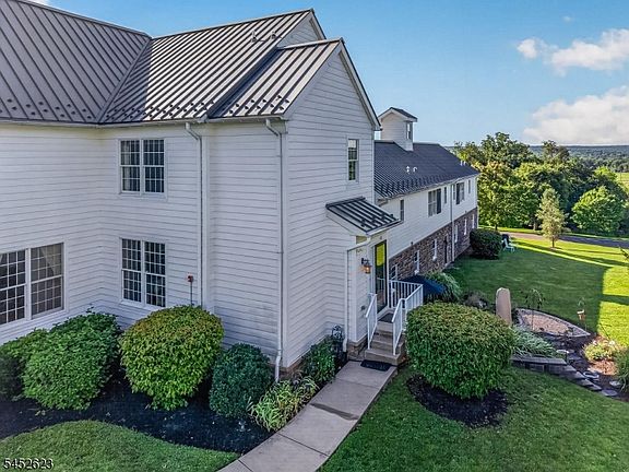 5th image of 126 Albert Dr