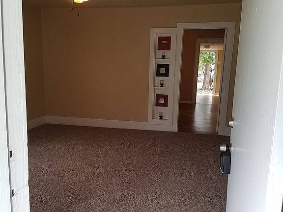 3rd image of 706 N Pearl St