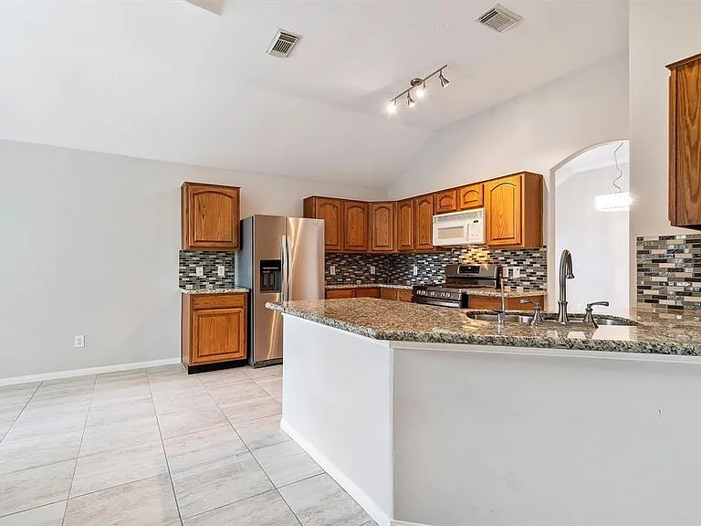 1319 Castlemist Dr — Photo 16