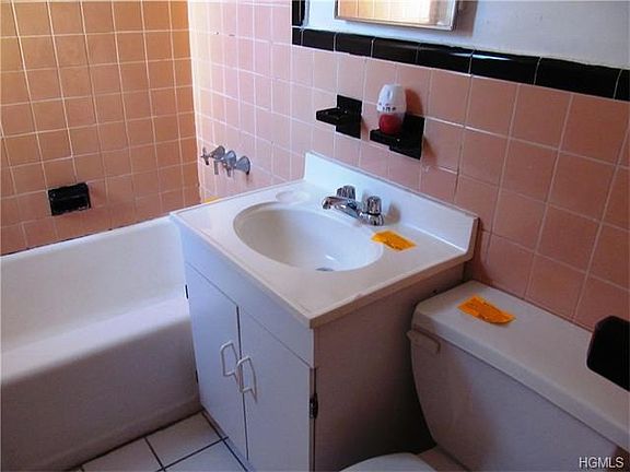 4th image of 22 Winchester Ave APT 1A