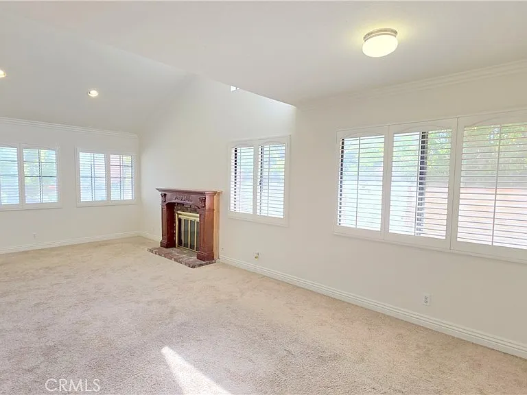 335 Eola Dr — Photo 10