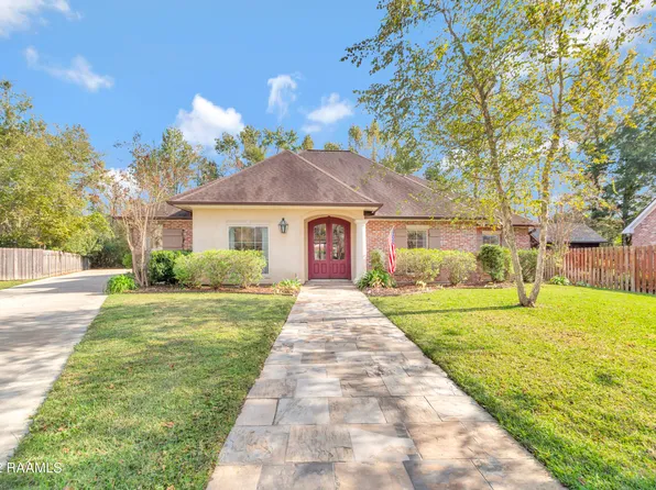 102 Oakwood St, Rayne, LA 70578