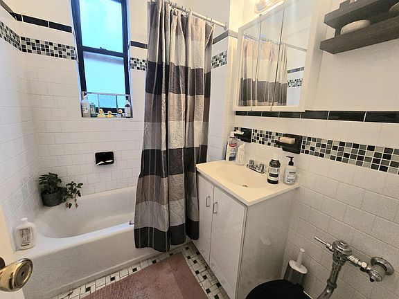 5th image of 822 Ocean Ave #6O
