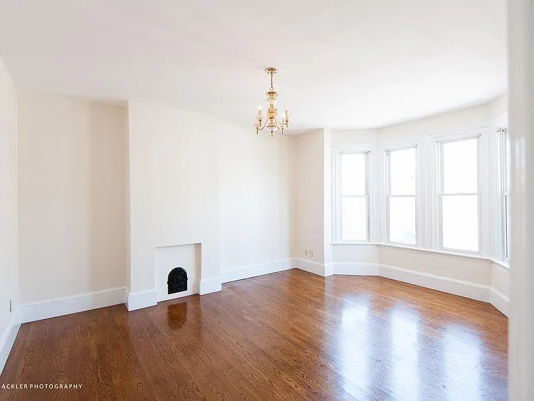 527 E 4th St #1 — Photo 7
