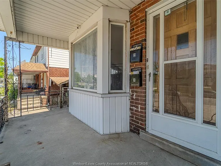 1124 Mercer St — Photo 5