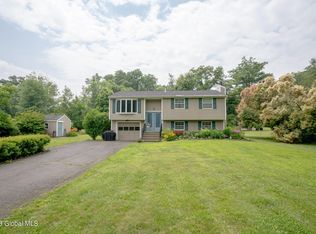 30 Rupert Rd, Selkirk, NY 12158