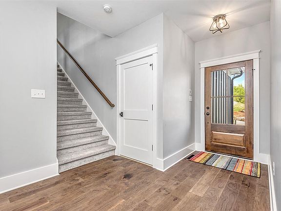 4th image of 555 Simmons Way
