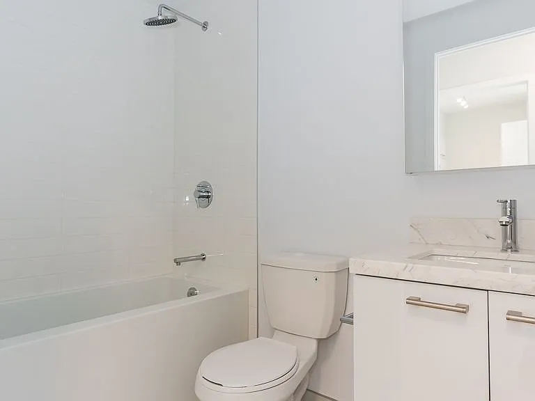 2221 Yonge St #611 — Photo 9