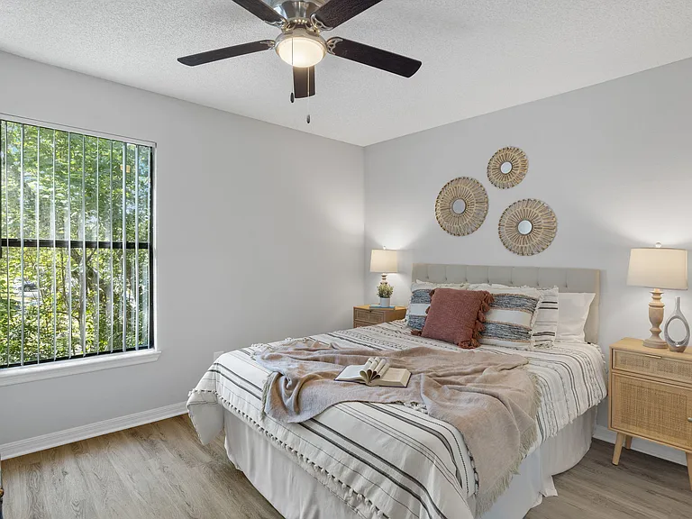 Oasis Naples Apartments — Photo 27