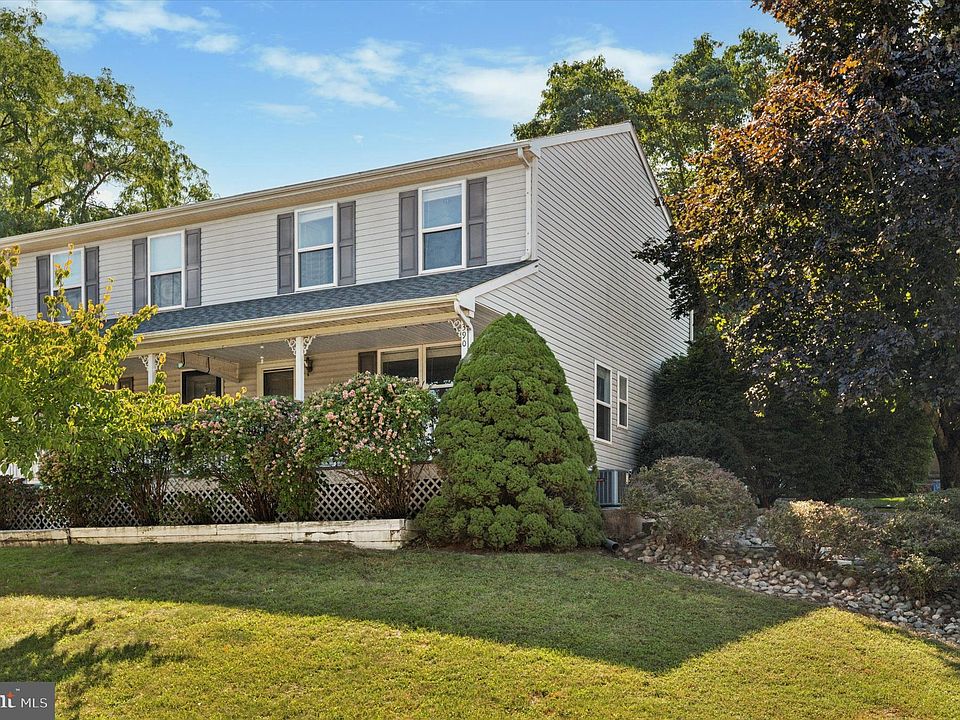 1st image of 390 Donofrio Dr