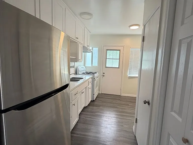 13729 Penn St — Photo 3