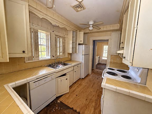 4th image of 100 Smith St