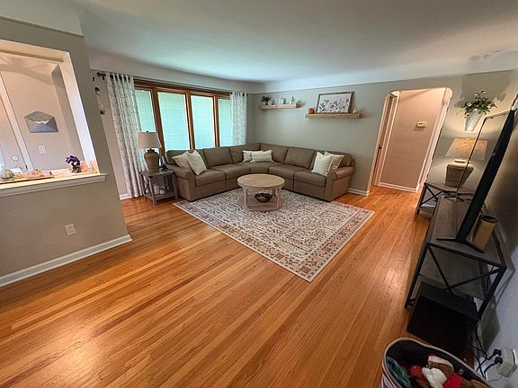 5th image of 8908 Fox Ave