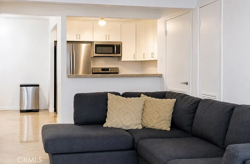 2 bed, 781 sqft, $3,250 — Photo 4
