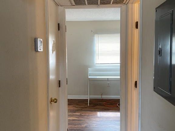 5th image of 1030 W Walnut St #101