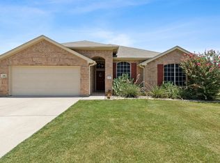 108 Thorobred Ct, Azle, TX 76020