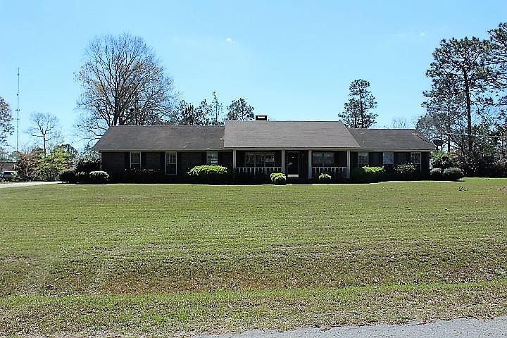 1st image of 104 Dogwood St