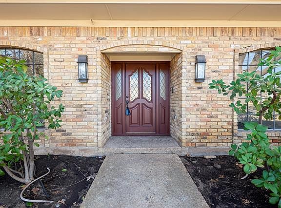 2nd image of 3016 Laguna Dr