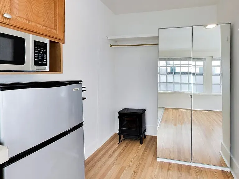 628 Waverly St #E — Photo 2