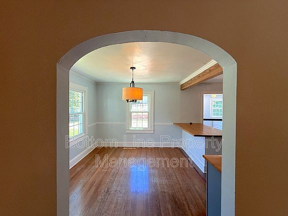 5th image of 607 Gaston Ave