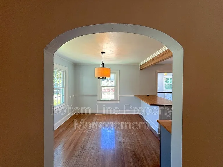 607 Gaston Ave — Photo 5