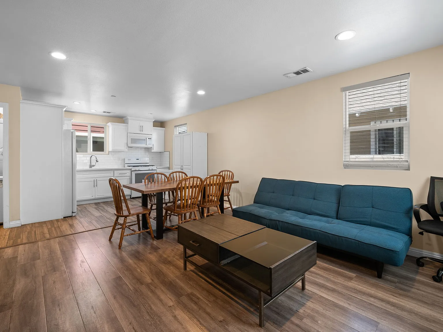 1 bed, 180 sqft, $900 — Photo 2