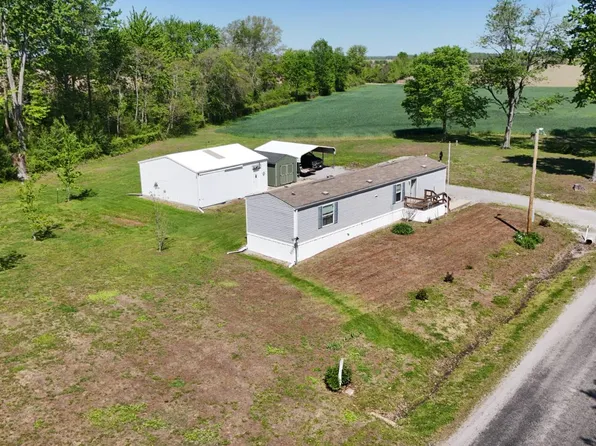 414 Young Dr, Geff, IL 62842
