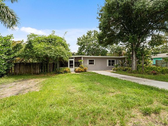 2nd image of 1048 SW 36th Terrace