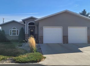 8 East St, Grenora, ND 58845