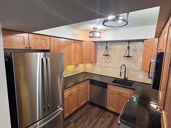 5th image of 500 Bayview Dr NE APT B