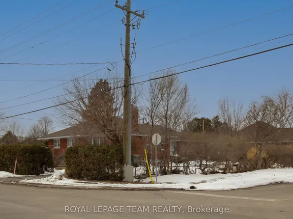 45 Capilano Dr, Ottawa, ON K2E 6G5