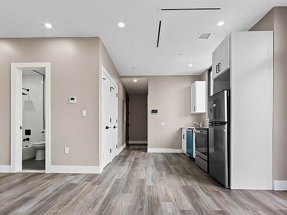 5th image of 2809 Tilden Ave #1F